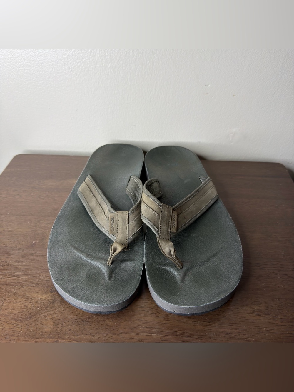Teva Azure Gray Leather Flip Flop Sandals 12 Mens - Picture 3 of 7